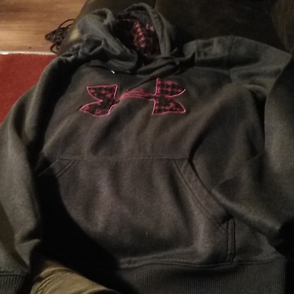 Medium under armour hoodie
